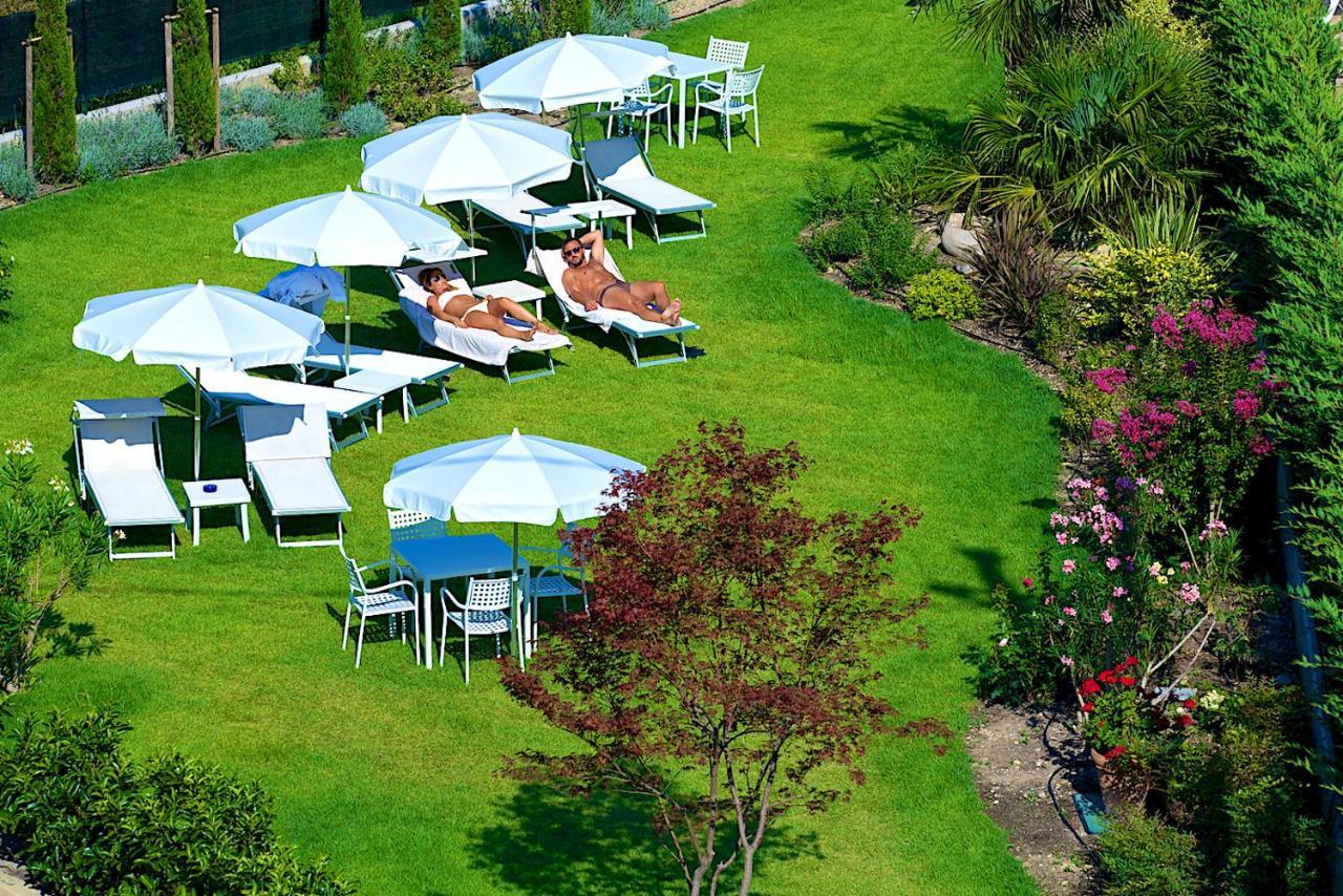 Hatelier Garda Home By Enjoy Garda Hotel เปสเคียรา เดล การ์ดา ภายนอก รูปภาพ