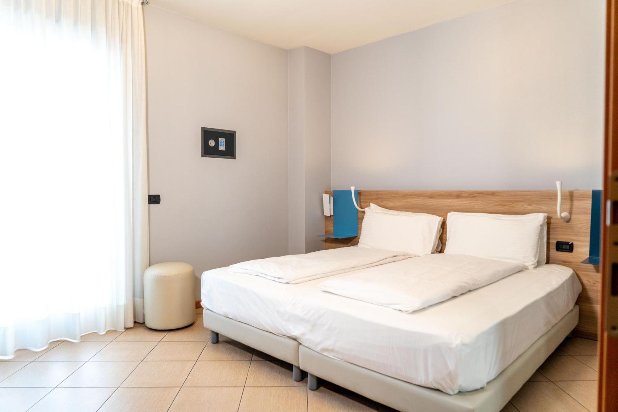 Hatelier Garda Home By Enjoy Garda Hotel เปสเคียรา เดล การ์ดา ภายนอก รูปภาพ
